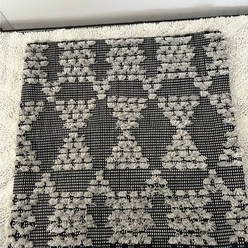 Ikea ANNAMETTE Set Of 2 Throw Pillow Covers 20x20